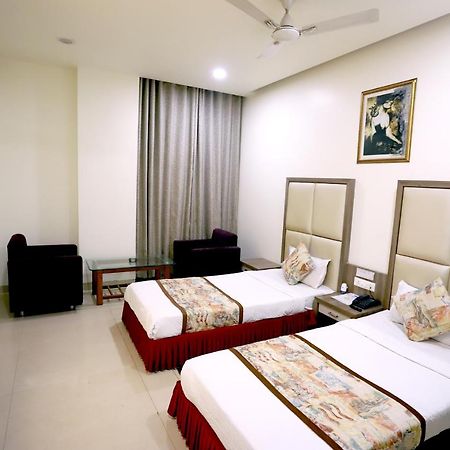 Hotel Blue Pearl Bhopal Exteriör bild