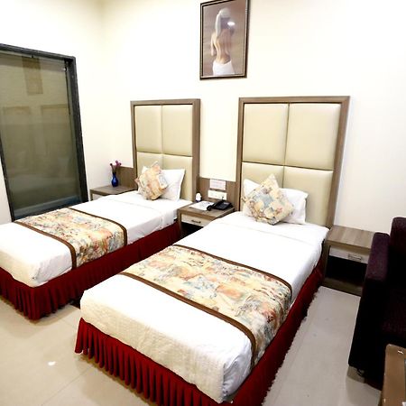 Hotel Blue Pearl Bhopal Exteriör bild