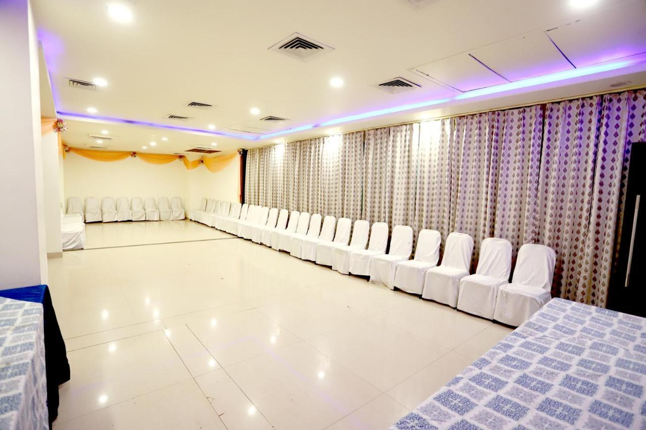 Hotel Blue Pearl Bhopal Exteriör bild