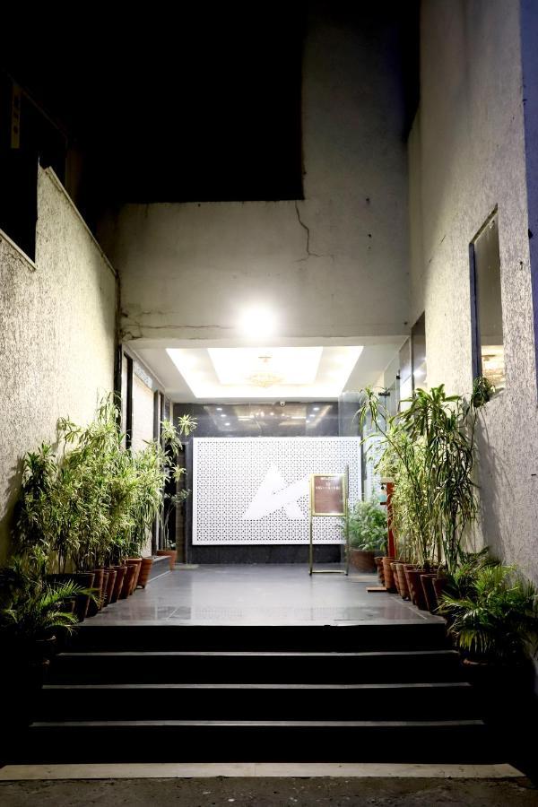 Hotel Blue Pearl Bhopal Exteriör bild