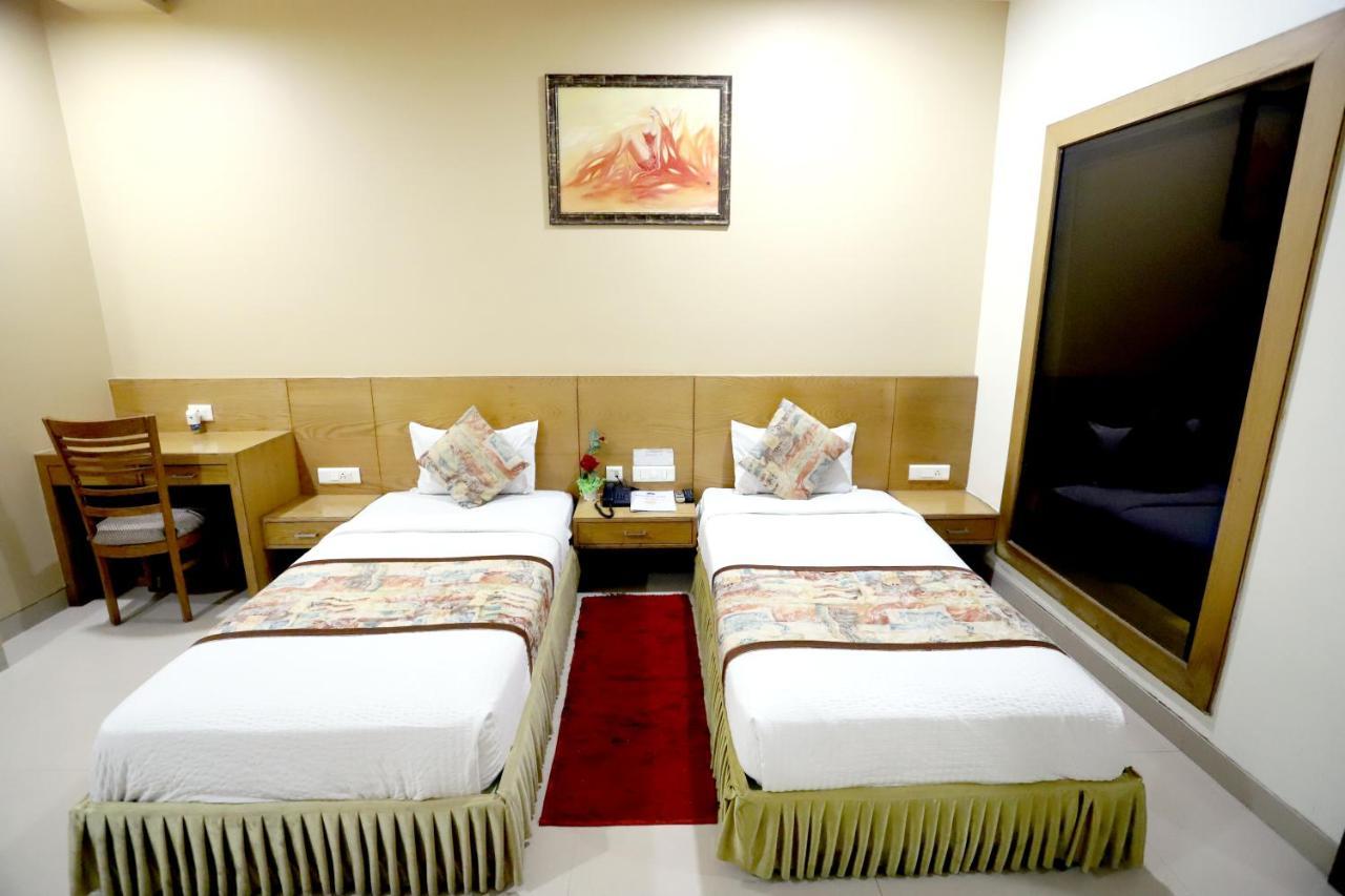 Hotel Blue Pearl Bhopal Exteriör bild
