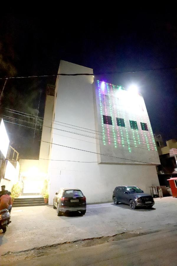 Hotel Blue Pearl Bhopal Exteriör bild