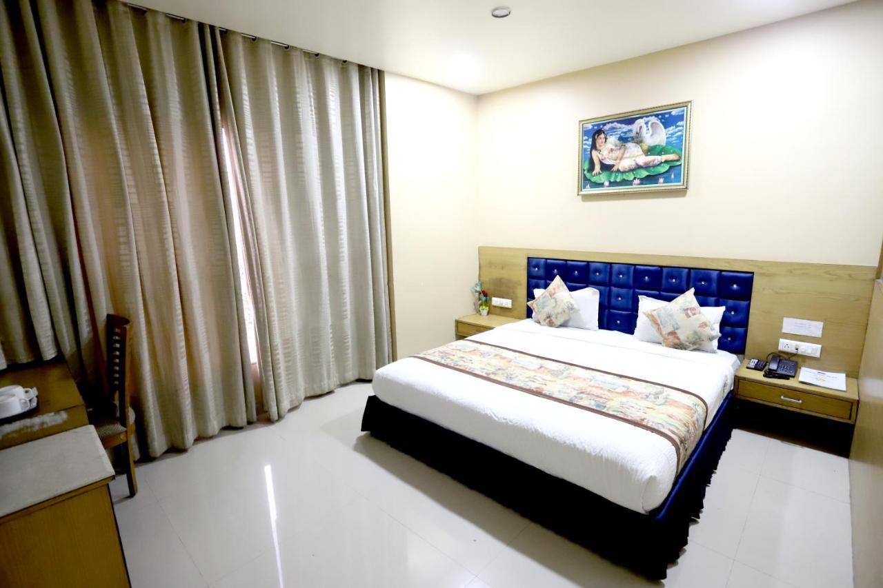 Hotel Blue Pearl Bhopal Exteriör bild