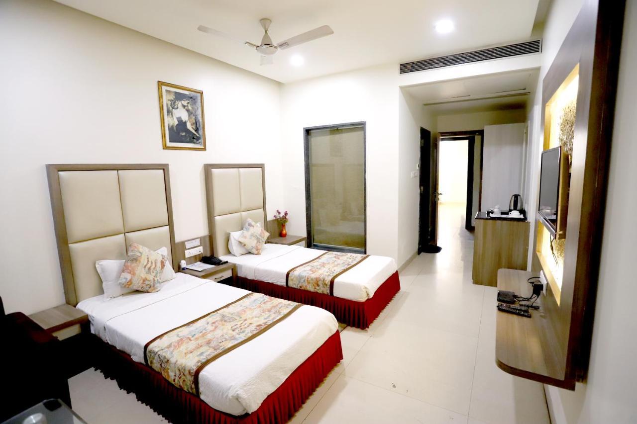 Hotel Blue Pearl Bhopal Exteriör bild