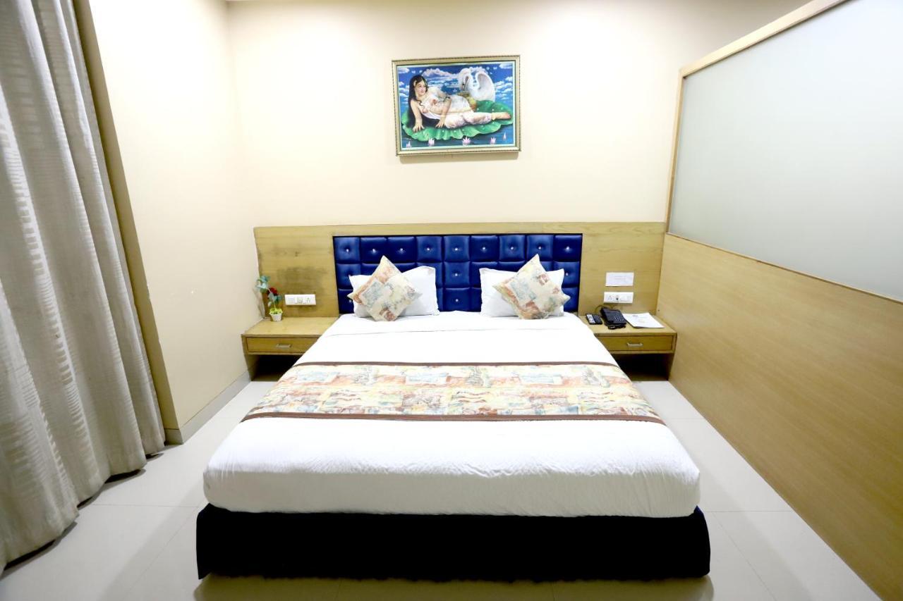 Hotel Blue Pearl Bhopal Exteriör bild