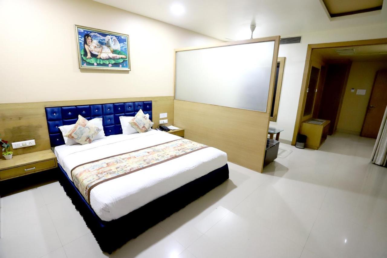 Hotel Blue Pearl Bhopal Exteriör bild