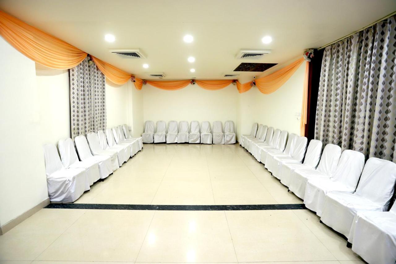 Hotel Blue Pearl Bhopal Exteriör bild