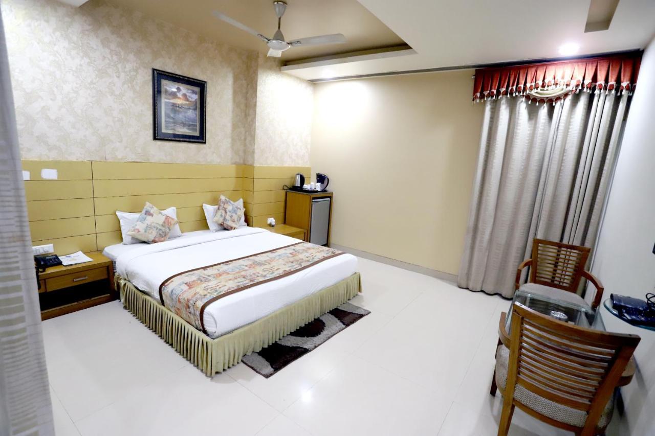 Hotel Blue Pearl Bhopal Exteriör bild