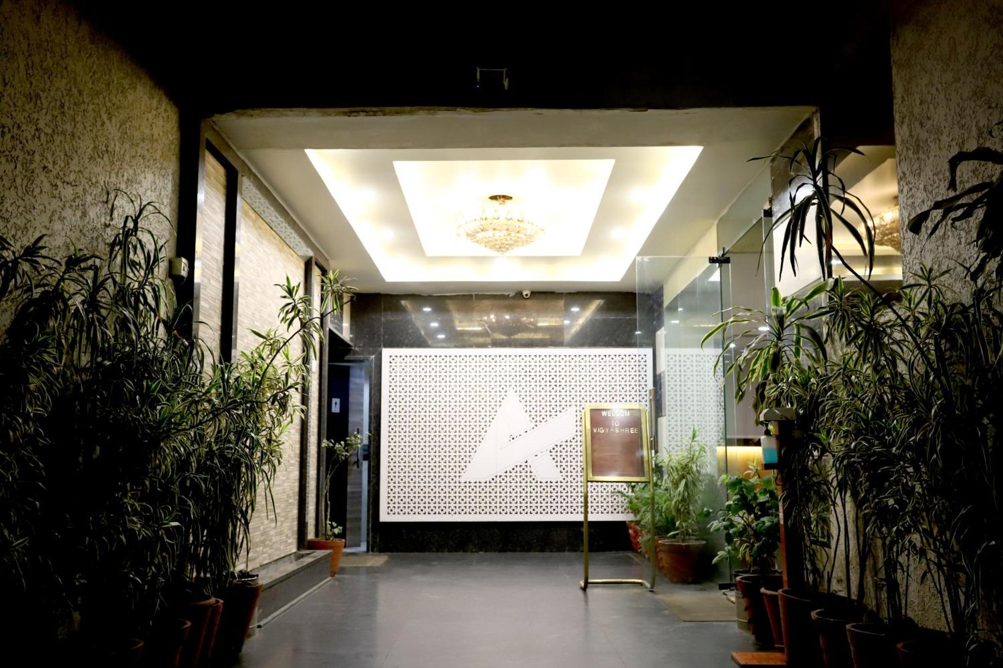 Hotel Blue Pearl Bhopal Exteriör bild